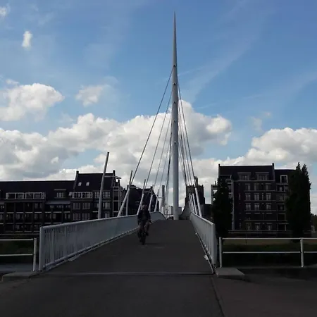 Comfortable In Raamsdonksveer, Free Parking 公寓 *