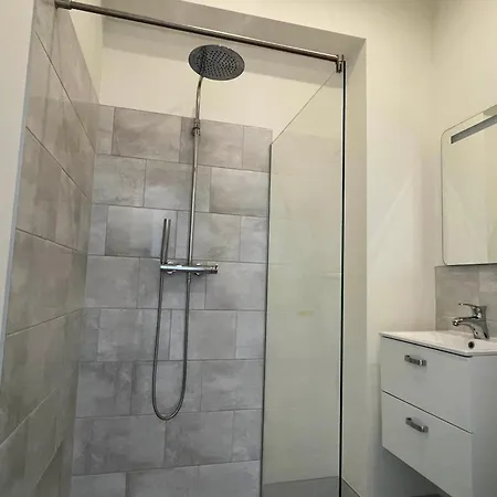 Lejlighed Bright With Comfortable Bed & Bathroom