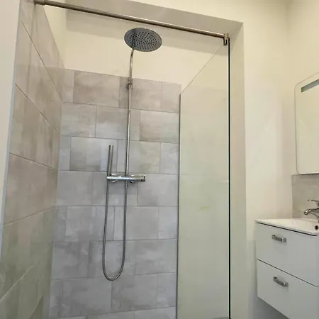 Apartamento Comfortable W Private Bathroom Geertruidenberg