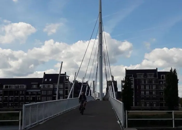 Comfortable In Raamsdonksveer, Free Parking Daire *